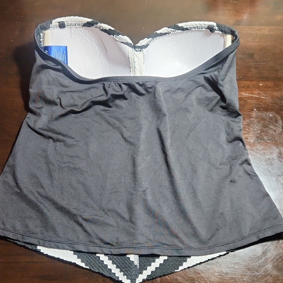 Apt. 9 Black and White Top - Picture 3 of 3